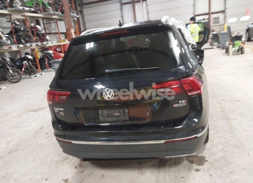 Photo 16 of 2018 Volkswagen Tiguan 2.0T SE/2.0T SEL (VIN 3VV2B7AX6JM012953)