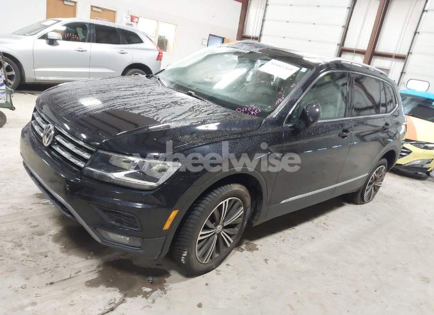 Photo 2 of 2018 Volkswagen Tiguan 2.0T SE/2.0T SEL (VIN 3VV2B7AX6JM012953)