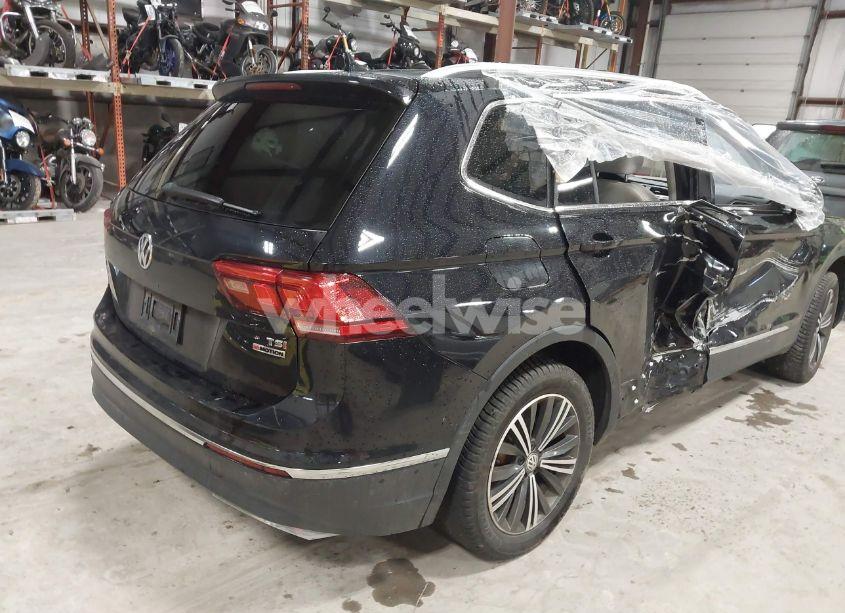 Photo 4 of 2018 Volkswagen Tiguan 2.0T SE/2.0T SEL (VIN 3VV2B7AX6JM012953)