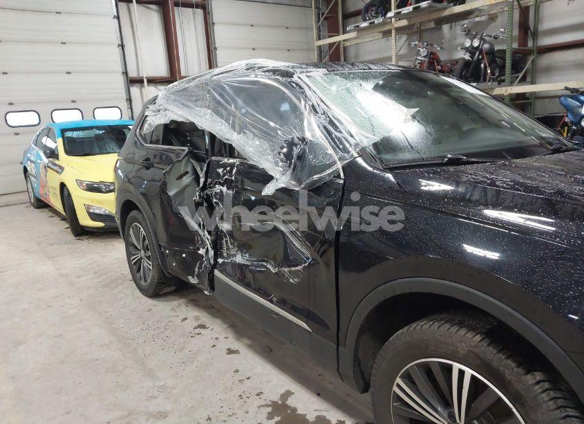 Photo 6 of 2018 Volkswagen Tiguan 2.0T SE/2.0T SEL (VIN 3VV2B7AX6JM012953)