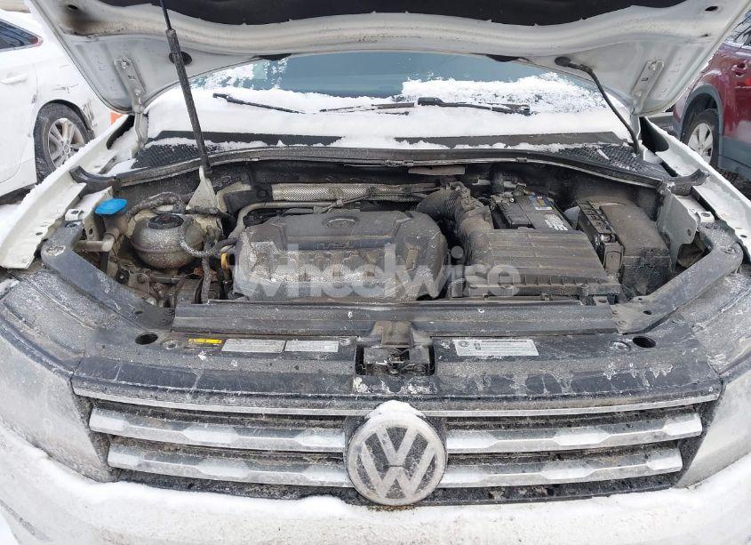 Photo 10 of 2018 Volkswagen Tiguan 2.0T SE/2.0T SEL (VIN 3VV2B7AX6JM026870)