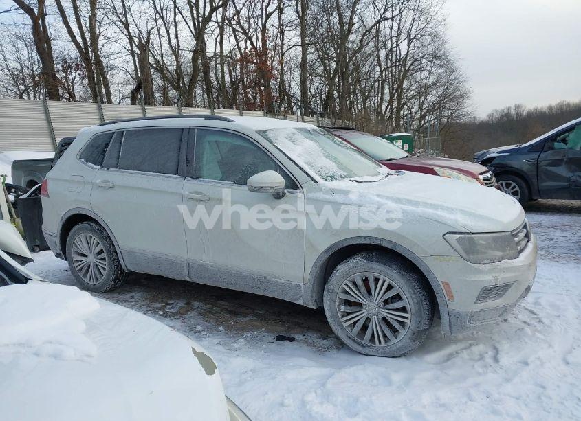 Photo 14 of 2018 Volkswagen Tiguan 2.0T SE/2.0T SEL (VIN 3VV2B7AX6JM026870)
