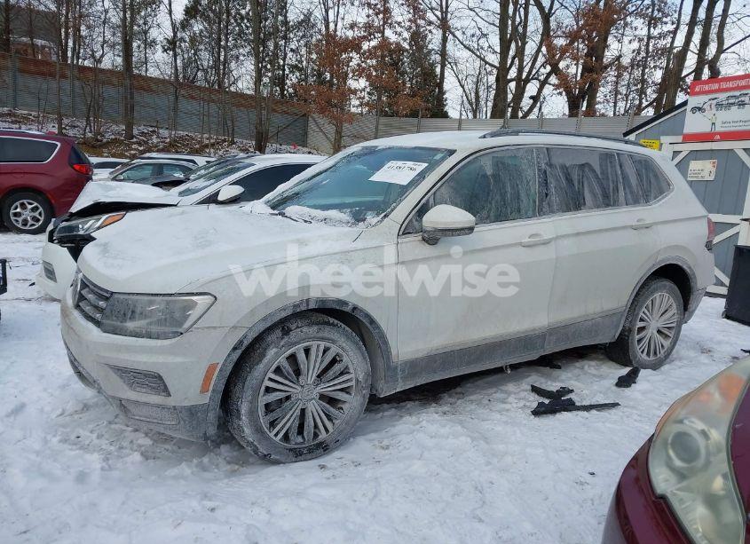 Photo 15 of 2018 Volkswagen Tiguan 2.0T SE/2.0T SEL (VIN 3VV2B7AX6JM026870)
