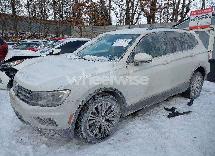 Photo 2 of 2018 Volkswagen Tiguan 2.0T SE/2.0T SEL (VIN 3VV2B7AX6JM026870)