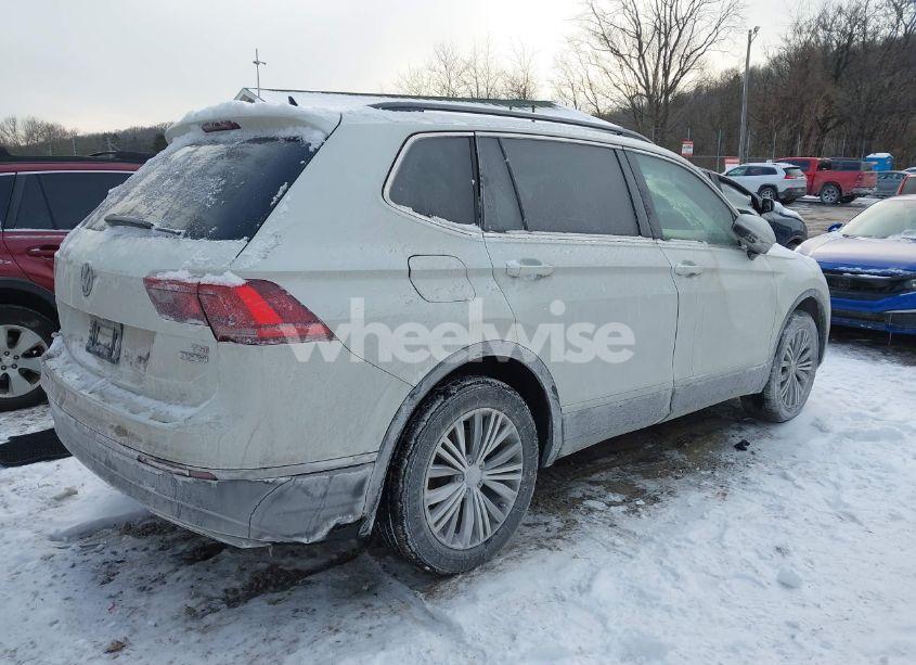 Photo 4 of 2018 Volkswagen Tiguan 2.0T SE/2.0T SEL (VIN 3VV2B7AX6JM026870)