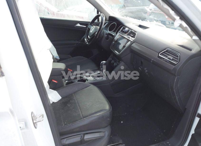 Photo 5 of 2018 Volkswagen Tiguan 2.0T SE/2.0T SEL (VIN 3VV2B7AX6JM026870)