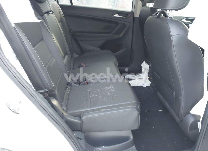 Photo 8 of 2018 Volkswagen Tiguan 2.0T SE/2.0T SEL (VIN 3VV2B7AX6JM026870)