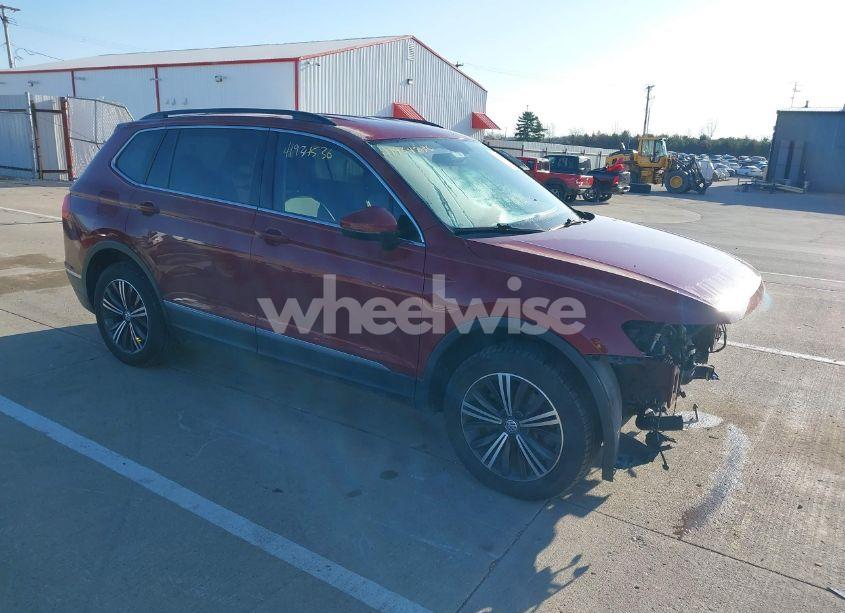 2018 Volkswagen Tiguan 2.0T SE/2.0T SEL (VIN 3VV2B7AX6JM039344) main photo