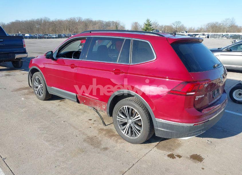 Photo 3 of 2018 Volkswagen Tiguan 2.0T SE/2.0T SEL (VIN 3VV2B7AX6JM039344)