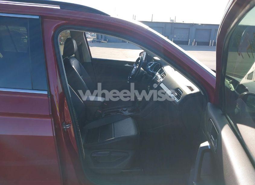 Photo 5 of 2018 Volkswagen Tiguan 2.0T SE/2.0T SEL (VIN 3VV2B7AX6JM039344)