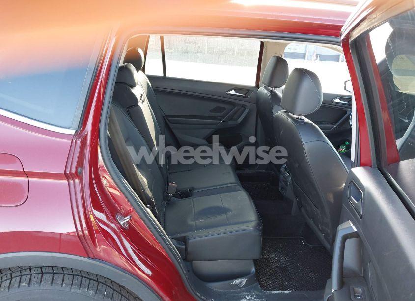 Photo 8 of 2018 Volkswagen Tiguan 2.0T SE/2.0T SEL (VIN 3VV2B7AX6JM039344)