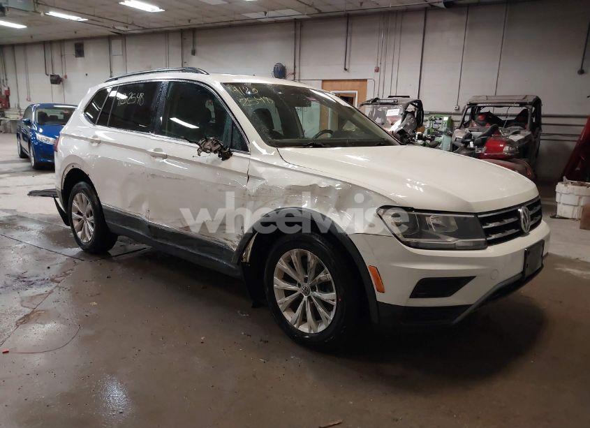 2018 Volkswagen Tiguan 2.0T SE/2.0T SEL (VIN 3VV2B7AX6JM056807) main photo