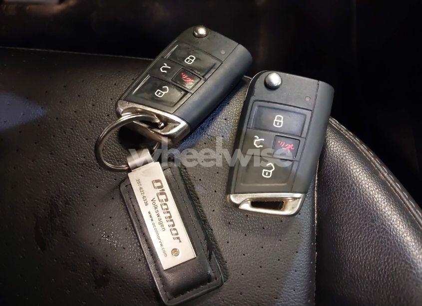 Photo 11 of 2018 Volkswagen Tiguan 2.0T SE/2.0T SEL (VIN 3VV2B7AX6JM056807)