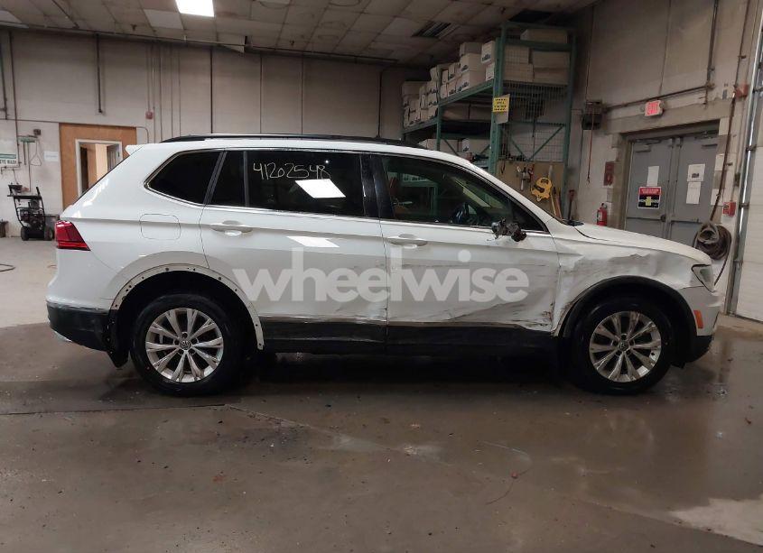 Photo 13 of 2018 Volkswagen Tiguan 2.0T SE/2.0T SEL (VIN 3VV2B7AX6JM056807)