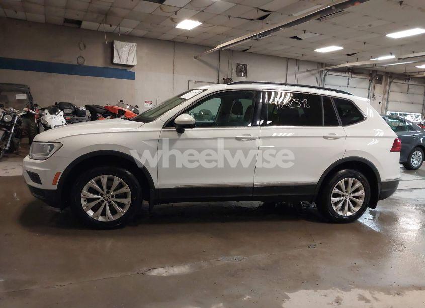 Photo 14 of 2018 Volkswagen Tiguan 2.0T SE/2.0T SEL (VIN 3VV2B7AX6JM056807)