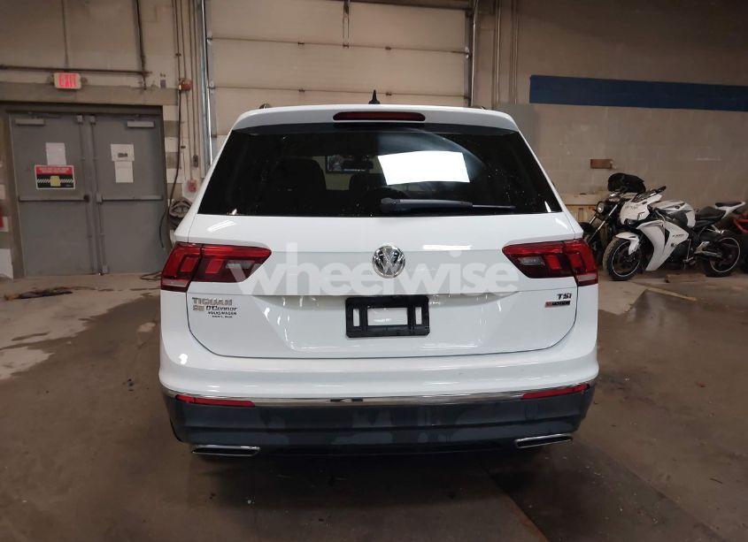 Photo 16 of 2018 Volkswagen Tiguan 2.0T SE/2.0T SEL (VIN 3VV2B7AX6JM056807)
