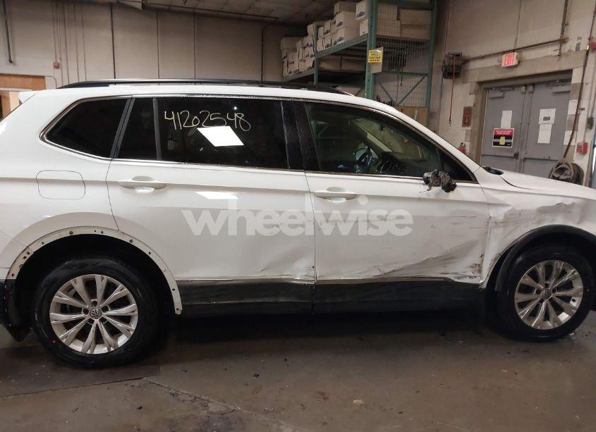 Photo 17 of 2018 Volkswagen Tiguan 2.0T SE/2.0T SEL (VIN 3VV2B7AX6JM056807)