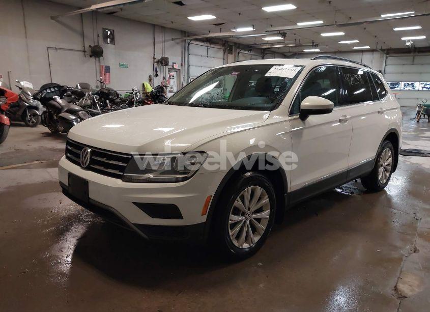 Photo 2 of 2018 Volkswagen Tiguan 2.0T SE/2.0T SEL (VIN 3VV2B7AX6JM056807)