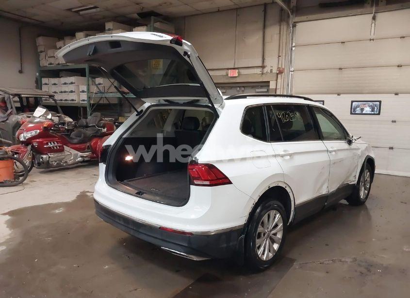 Photo 4 of 2018 Volkswagen Tiguan 2.0T SE/2.0T SEL (VIN 3VV2B7AX6JM056807)