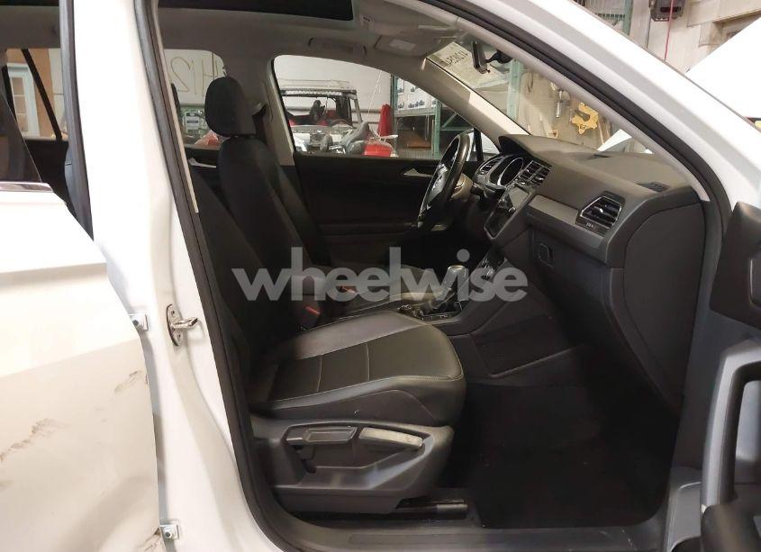 Photo 5 of 2018 Volkswagen Tiguan 2.0T SE/2.0T SEL (VIN 3VV2B7AX6JM056807)