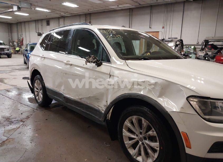 Photo 6 of 2018 Volkswagen Tiguan 2.0T SE/2.0T SEL (VIN 3VV2B7AX6JM056807)