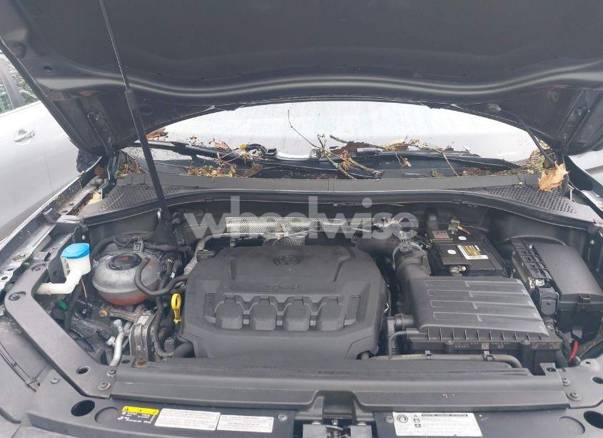 Photo 10 of 2018 Volkswagen Tiguan 2.0T SE/2.0T SEL (VIN 3VV2B7AX6JM131487)