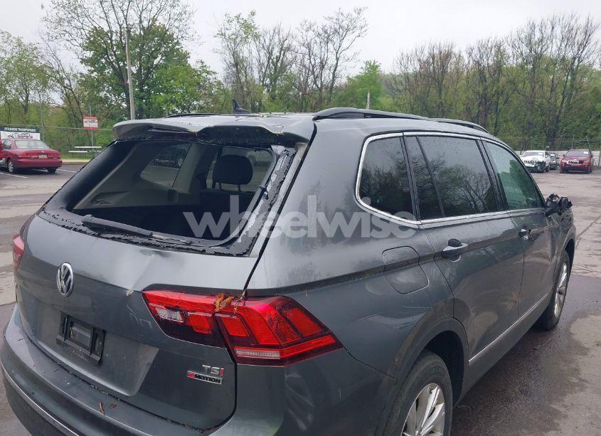 Photo 18 of 2018 Volkswagen Tiguan 2.0T SE/2.0T SEL (VIN 3VV2B7AX6JM131487)