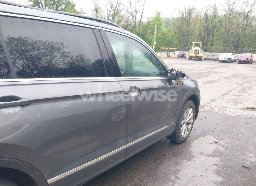 Photo 19 of 2018 Volkswagen Tiguan 2.0T SE/2.0T SEL (VIN 3VV2B7AX6JM131487)