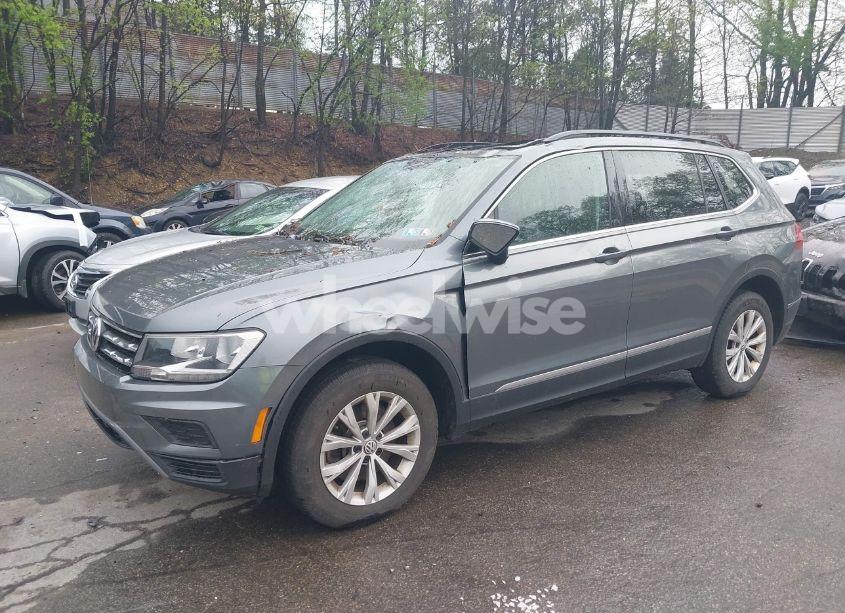 Photo 2 of 2018 Volkswagen Tiguan 2.0T SE/2.0T SEL (VIN 3VV2B7AX6JM131487)