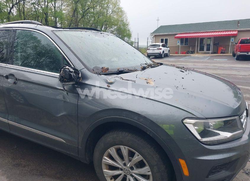 Photo 21 of 2018 Volkswagen Tiguan 2.0T SE/2.0T SEL (VIN 3VV2B7AX6JM131487)