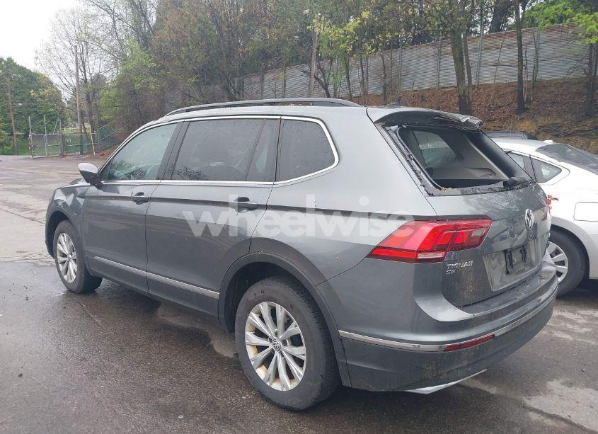 Photo 3 of 2018 Volkswagen Tiguan 2.0T SE/2.0T SEL (VIN 3VV2B7AX6JM131487)