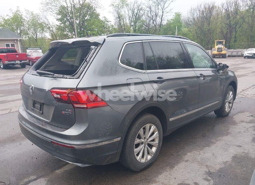 Photo 4 of 2018 Volkswagen Tiguan 2.0T SE/2.0T SEL (VIN 3VV2B7AX6JM131487)