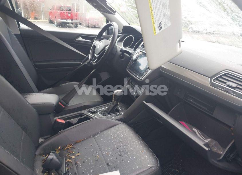 Photo 5 of 2018 Volkswagen Tiguan 2.0T SE/2.0T SEL (VIN 3VV2B7AX6JM131487)