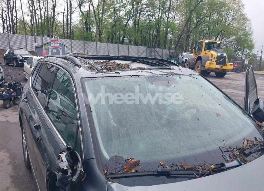 Photo 6 of 2018 Volkswagen Tiguan 2.0T SE/2.0T SEL (VIN 3VV2B7AX6JM131487)