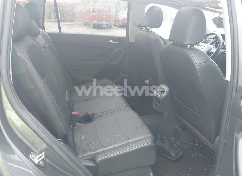 Photo 8 of 2018 Volkswagen Tiguan 2.0T SE/2.0T SEL (VIN 3VV2B7AX6JM131487)
