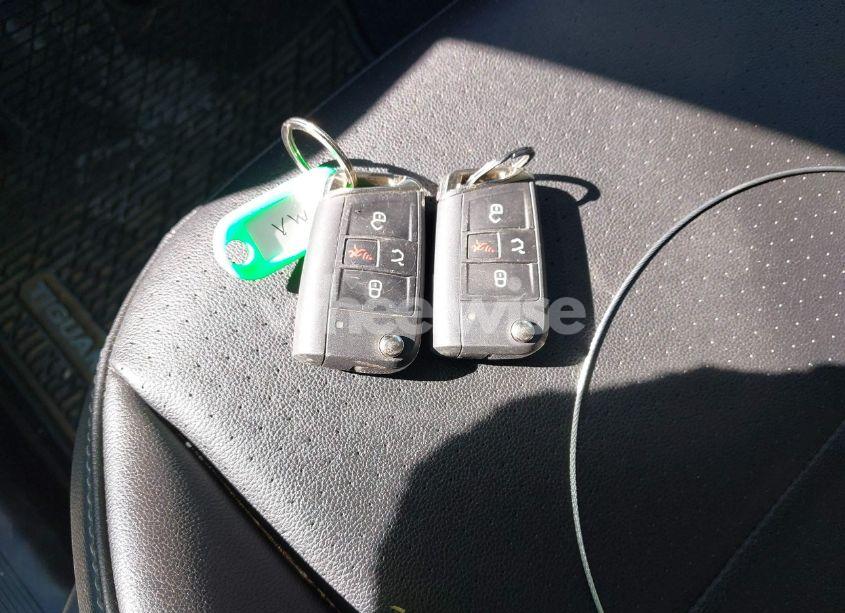 Photo 11 of 2018 Volkswagen Tiguan 2.0T SE/2.0T SEL (VIN 3VV2B7AX6JM203708)