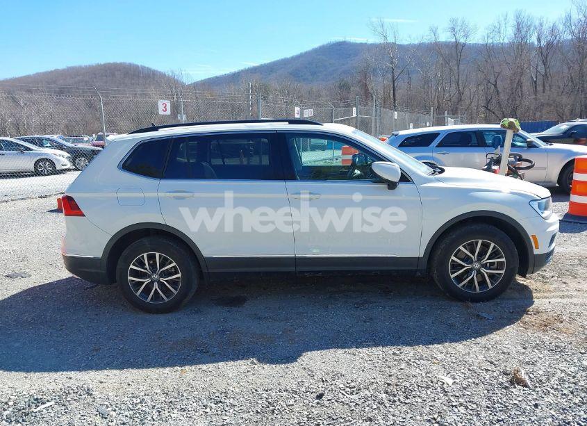 Photo 13 of 2018 Volkswagen Tiguan 2.0T SE/2.0T SEL (VIN 3VV2B7AX6JM203708)