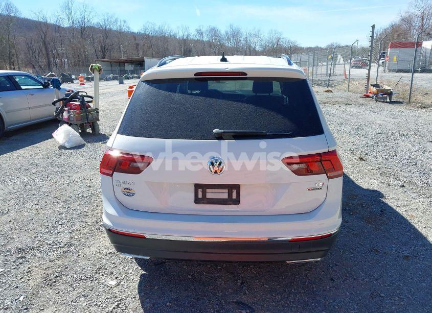 Photo 16 of 2018 Volkswagen Tiguan 2.0T SE/2.0T SEL (VIN 3VV2B7AX6JM203708)