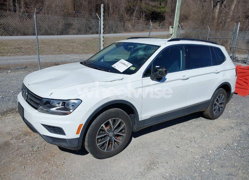 Photo 2 of 2018 Volkswagen Tiguan 2.0T SE/2.0T SEL (VIN 3VV2B7AX6JM203708)