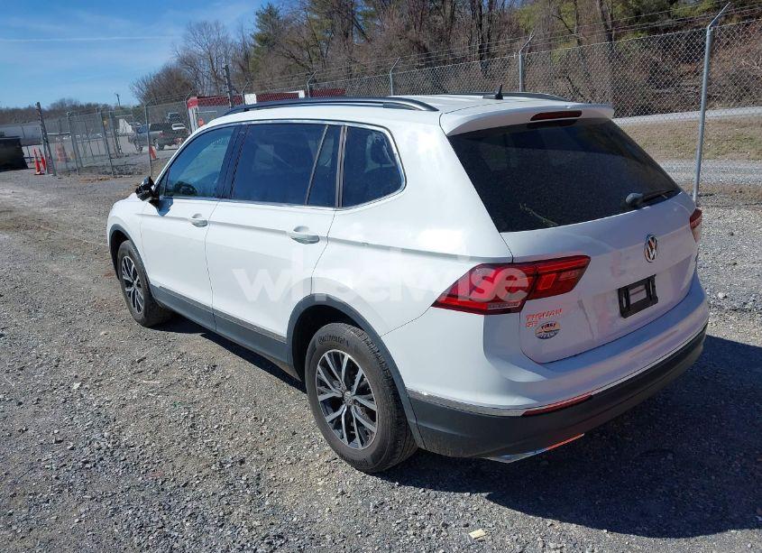 Photo 3 of 2018 Volkswagen Tiguan 2.0T SE/2.0T SEL (VIN 3VV2B7AX6JM203708)
