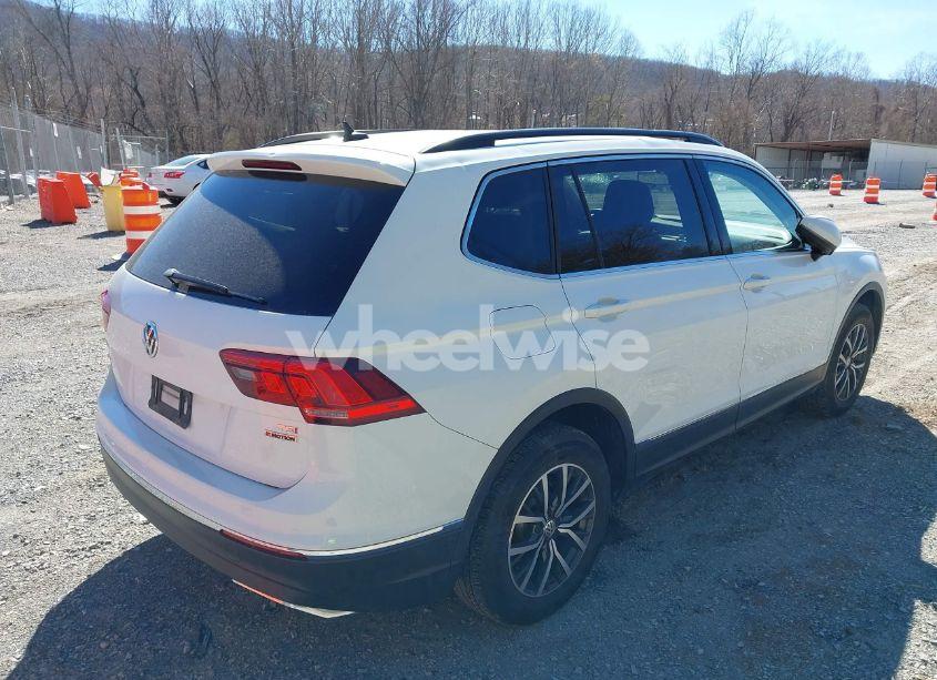 Photo 4 of 2018 Volkswagen Tiguan 2.0T SE/2.0T SEL (VIN 3VV2B7AX6JM203708)