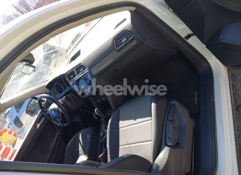 Photo 5 of 2018 Volkswagen Tiguan 2.0T SE/2.0T SEL (VIN 3VV2B7AX6JM203708)