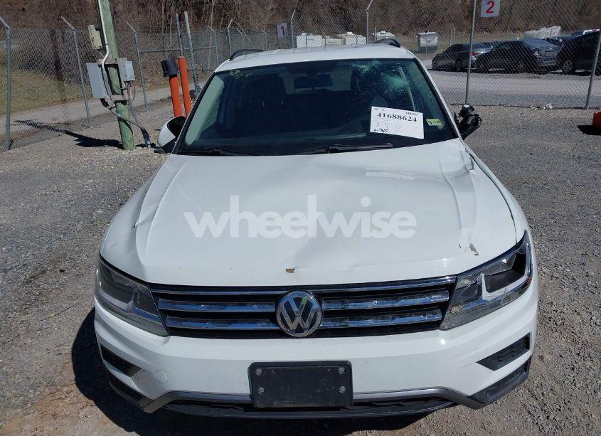 Photo 6 of 2018 Volkswagen Tiguan 2.0T SE/2.0T SEL (VIN 3VV2B7AX6JM203708)