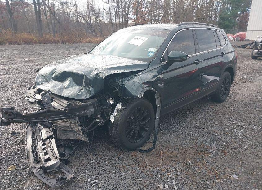 Photo 2 of 2019 Volkswagen Tiguan 2.0T SE/2.0T SEL/2.0T SEL R-LINE/2.0T SEL R-LINE BLACK (VIN 3VV2B7AX6KM017927)