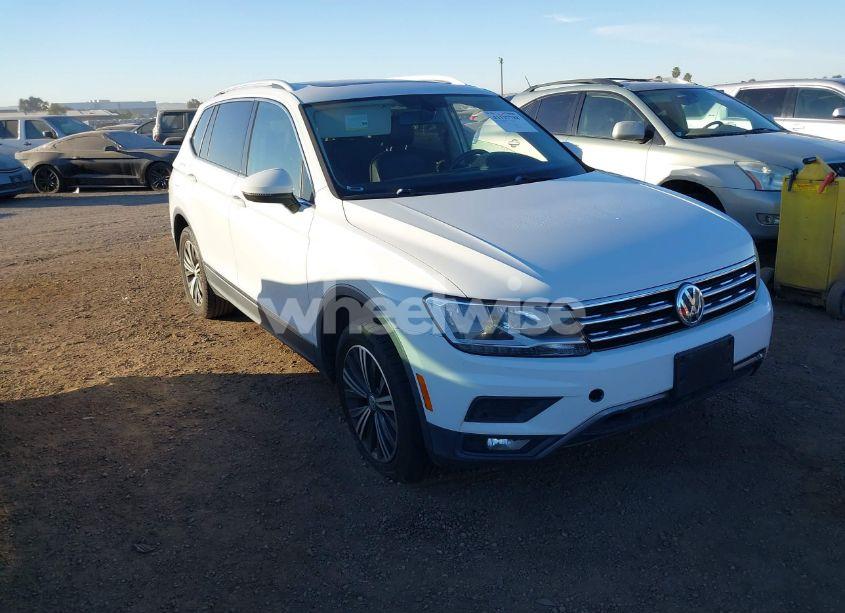 2019 Volkswagen Tiguan 2.0T SE/2.0T SEL/2.0T SEL R-LINE/2.0T SEL R-LINE BLACK (VIN 3VV2B7AX6KM022321) main photo
