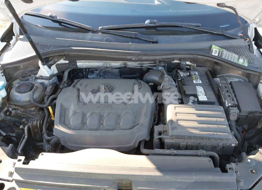 Photo 10 of 2019 Volkswagen Tiguan 2.0T SE/2.0T SEL/2.0T SEL R-LINE/2.0T SEL R-LINE BLACK (VIN 3VV2B7AX6KM022321)