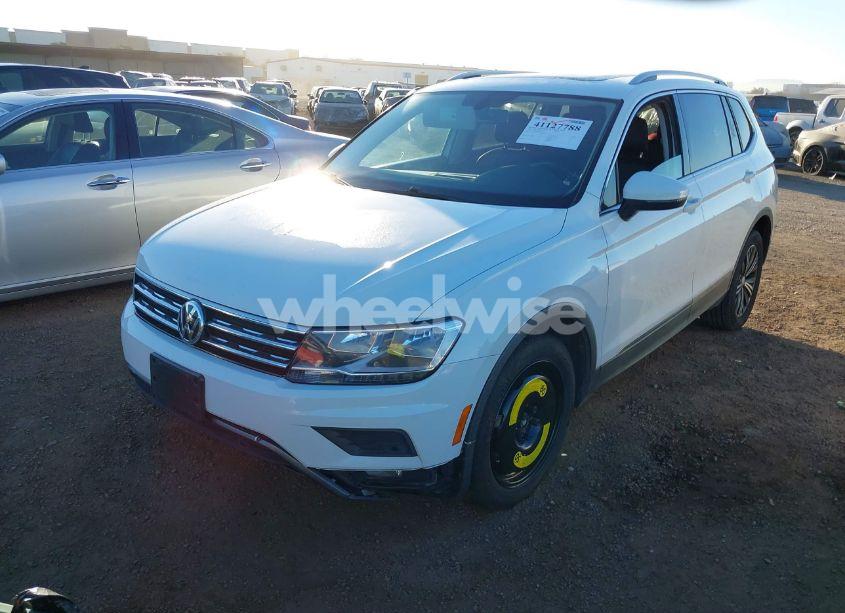 Photo 2 of 2019 Volkswagen Tiguan 2.0T SE/2.0T SEL/2.0T SEL R-LINE/2.0T SEL R-LINE BLACK (VIN 3VV2B7AX6KM022321)