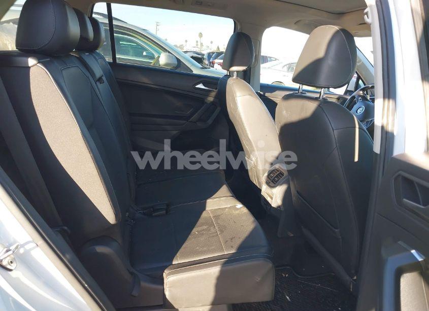 Photo 8 of 2019 Volkswagen Tiguan 2.0T SE/2.0T SEL/2.0T SEL R-LINE/2.0T SEL R-LINE BLACK (VIN 3VV2B7AX6KM022321)