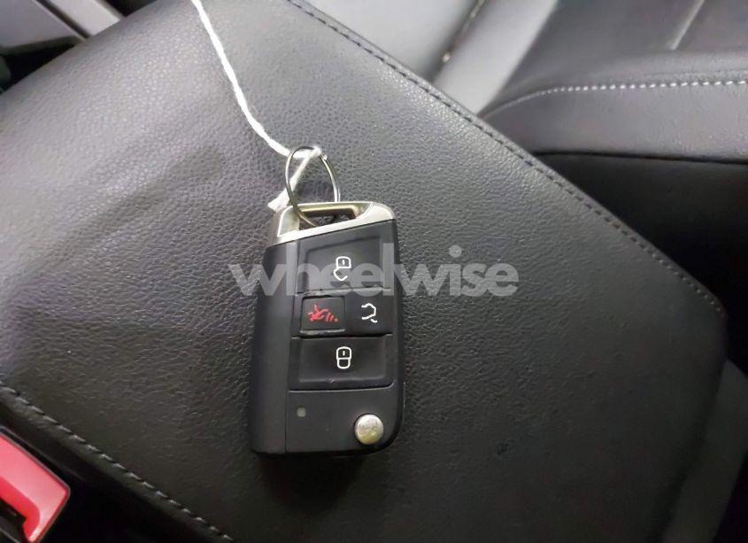 Photo 11 of 2019 Volkswagen Tiguan 2.0T SE/2.0T SEL/2.0T SEL R-LINE/2.0T SEL R-LINE BLACK (VIN 3VV2B7AX6KM110737)