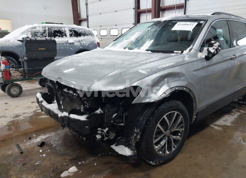 Photo 6 of 2019 Volkswagen Tiguan 2.0T SE/2.0T SEL/2.0T SEL R-LINE/2.0T SEL R-LINE BLACK (VIN 3VV2B7AX6KM110737)